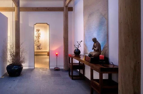 “菩提本無樹，明鏡亦非臺。 本來無一物，何處惹塵埃。”